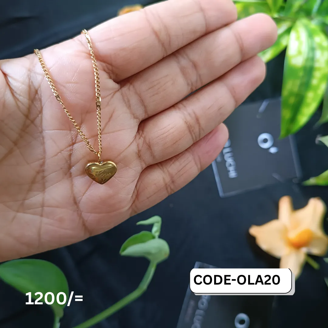 Oro Luchi Smooth Polish Solid Heart Gold Necklace